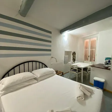 Carugio Guest house